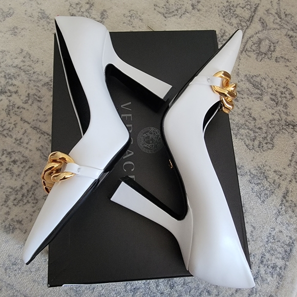 NWT Versace leather pumps in size 40 - Picture 5 of 7